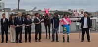 地方競馬通算１０００勝を達成した林正人調教師（左端）