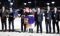 東京ダービーを制したフィンガーと戸崎圭太騎手と関係者