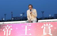 トークショーをするラモス瑠偉