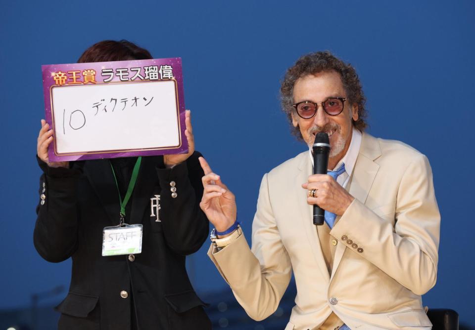 注目馬を披露するラモス瑠偉