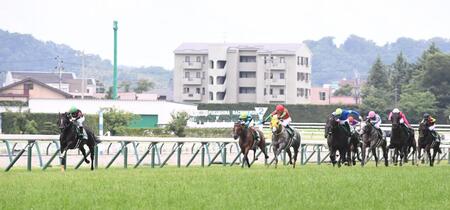 七夕賞を勝利したアスクナイスショー（左）＝撮影・園田高夫
