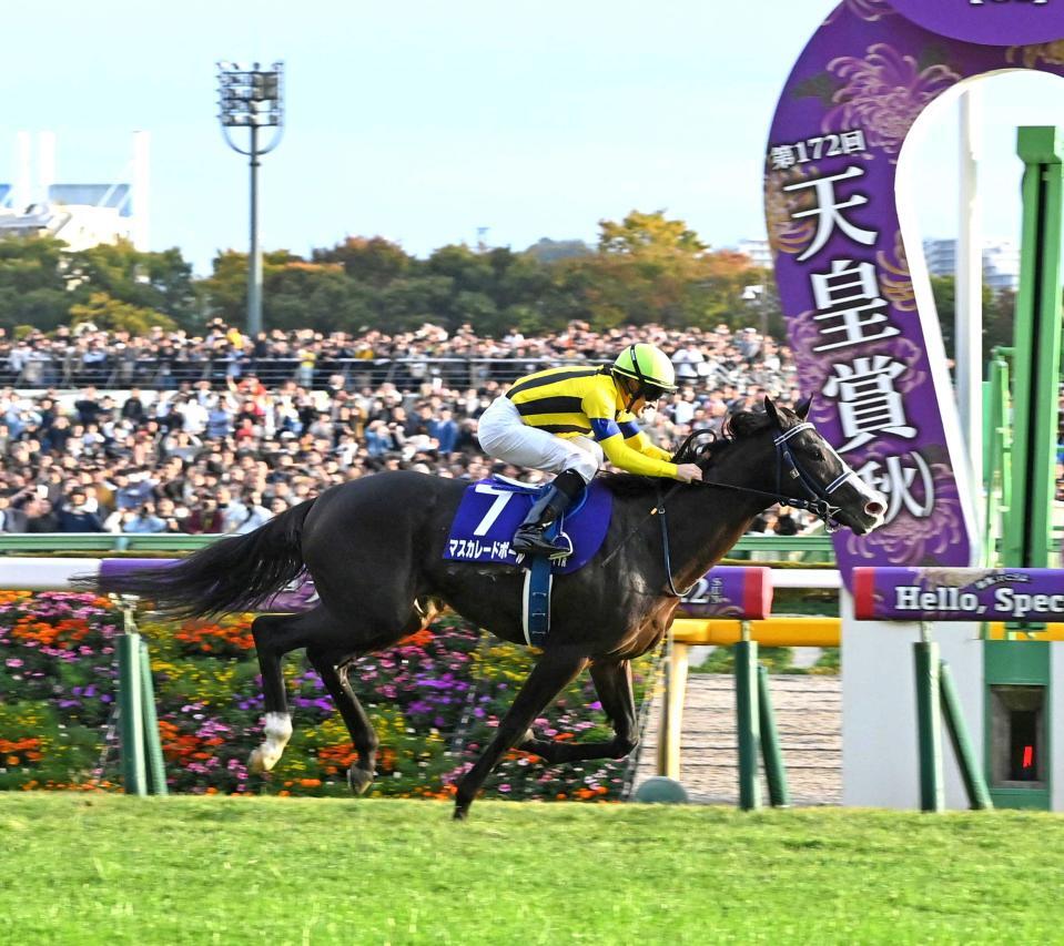 　天皇賞・秋を制したマスカレードボールとルメール（２５年１１月）