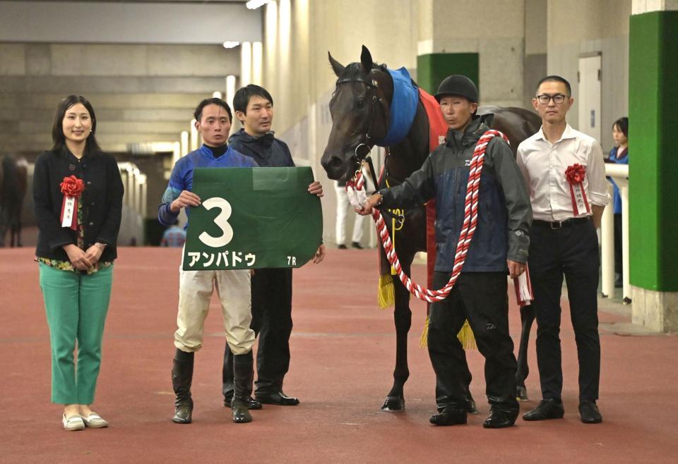 関屋記念を制したアンパドゥと岩田望（撮影・持木克友）