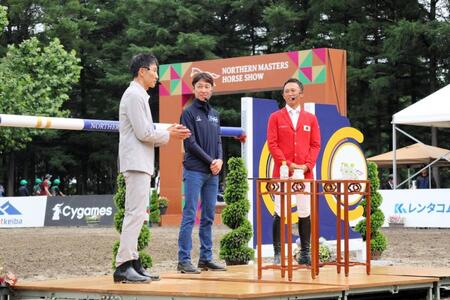 （左から）フリーアナウンサーの福原直英氏、武豊騎手、２４年オリンピック総合馬術競技団体銅メダリストの戸本一真選手