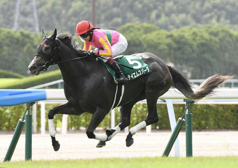 ＣＢＣ賞を制したテイエムスパーダと今村聖奈＝２０２２年