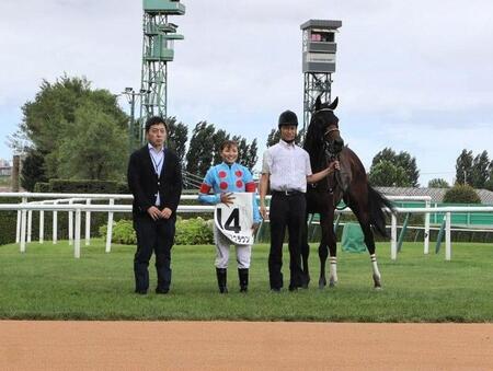 札幌９Ｒを制し、今日３勝目を挙げた小林美駒騎手