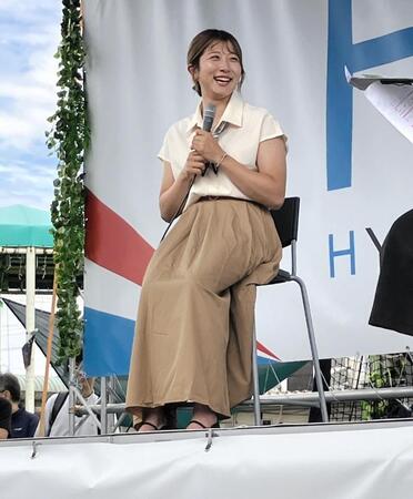 園田競馬場のトークショーに出演した今村聖奈（撮影・中山伸治）