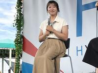 園田競馬場のトークショーに出演した今村聖奈（撮影・中山伸治）