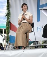 園田競馬場のトークショーに出演した今村聖奈（撮影・中山伸治）