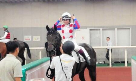 落馬負傷から復帰後初の実戦でいきなり勝利を収めた今村聖奈