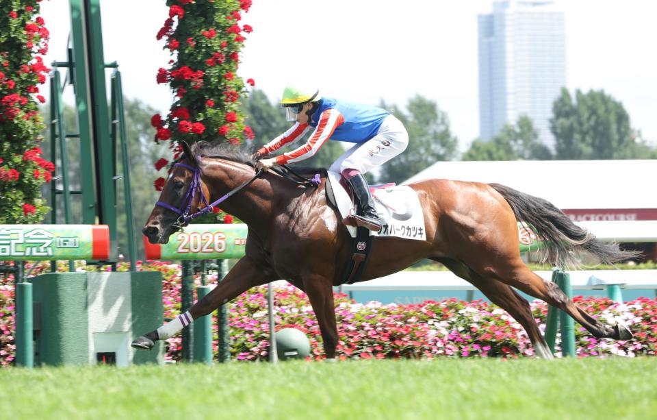 後続に大差を付け、新馬戦を制したジオパークカツキ（撮影・西岡正）