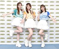 サマーチャンピオンをＰＲする（左から）秋山楓さん、桜衣かれんさん、望月琉菜さん