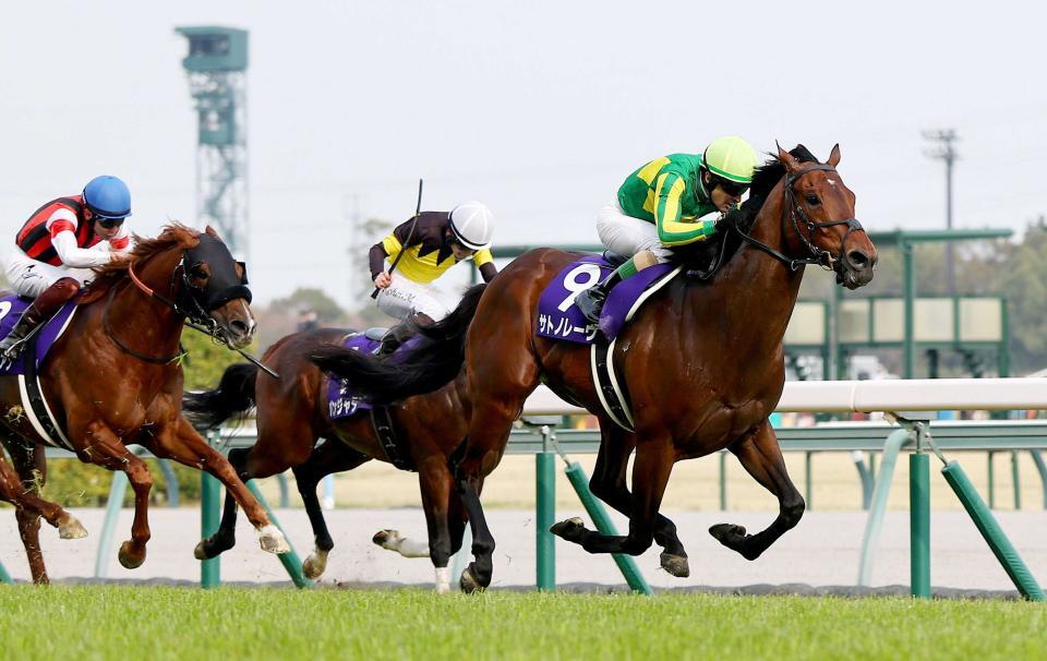 高松宮記念を制したルメール騎乗のサトノレーヴ（右）＝中京競馬場、２０２６年３月２９日