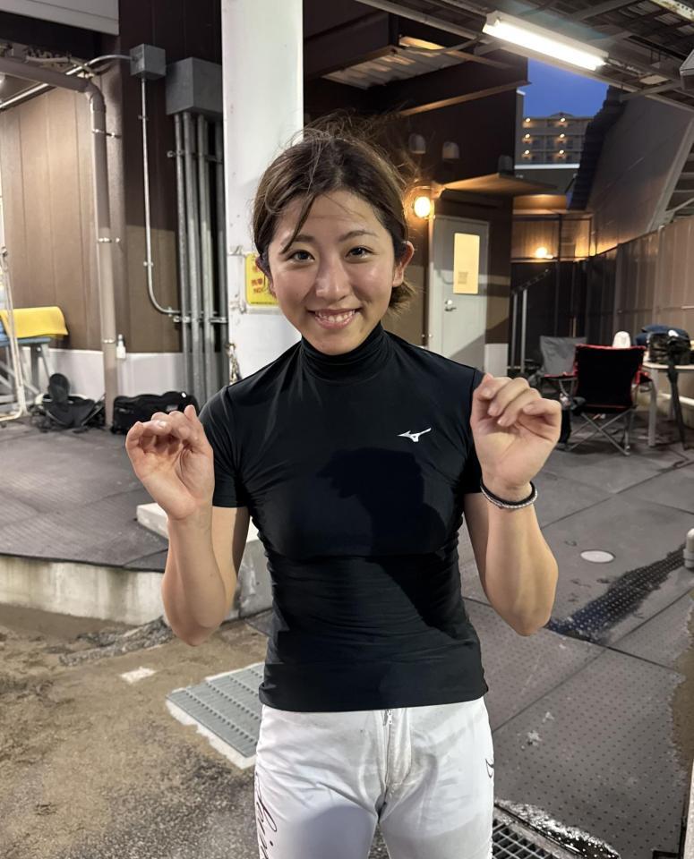 川崎競馬場初騎乗初勝利を果たして笑顔を見せる今村聖奈