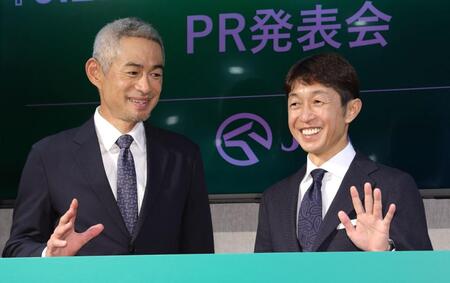 イチロー氏（左）と笑顔を見せる武豊（撮影・西岡正）