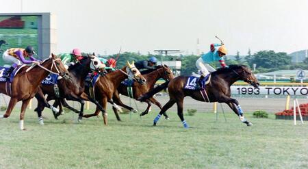 ヤマニンゼファーで安田記念を制し、Ｇ１初勝利を飾った柴田善＝１９９３年５月１６日