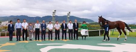 新馬戦を快勝したワンスフォーユー（撮影・石湯恒介）