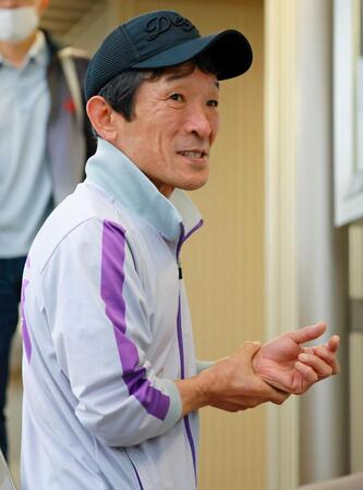 　大一番を前に胸の内を語った石橋師（撮影・石湯恒介）