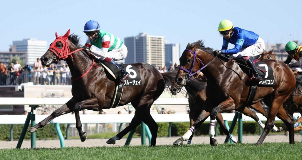 クローバー賞２着のフレイコン（右）。左は１着の内からかわすしたブルージェイ＝８月２２日