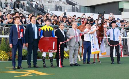 スワンＳを制したダイヤモンドノット＝京都競馬場（撮影・石湯恒介）