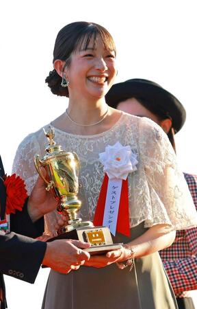 プレゼンターを務めた足立梨花（撮影・石湯恒介）
