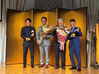 ディクテオンの優勝祝賀会に出席した（左から）矢野貴、吉田正志氏、吉田晴哉氏、荒山勝師