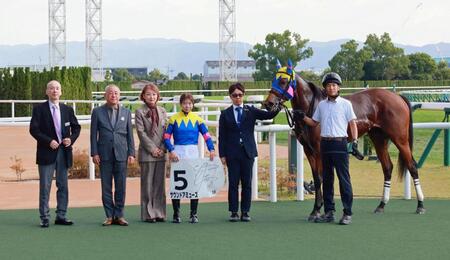 勝利した河原田菜々とサウンドアミューズ（撮影・石湯恒介）