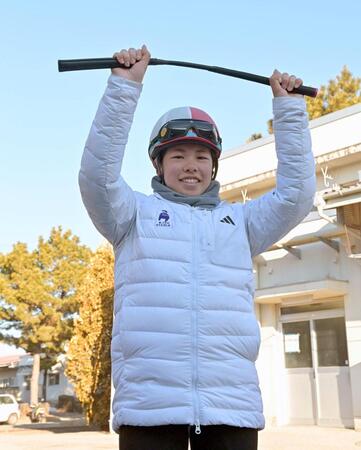 デビューに向け元気いっぱいの谷原柚希＝２５年２月２７日、美浦トレセン