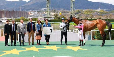 ムイで今年２勝目を挙げた今村聖奈＝３月２９日、阪神競馬場