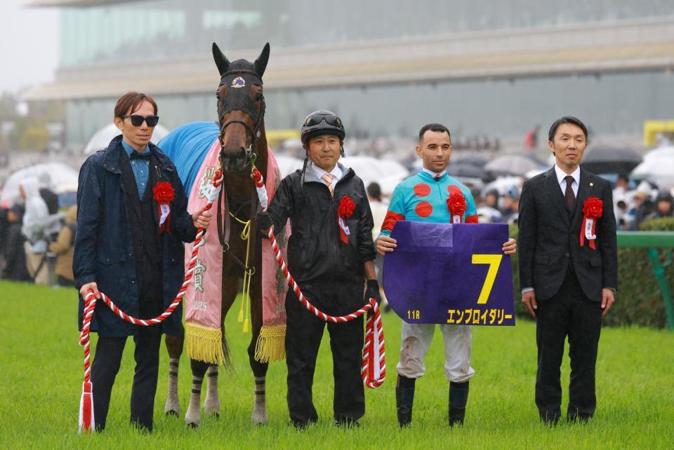 　桜花賞を制したエンブロダリー＝４月１３日、阪神