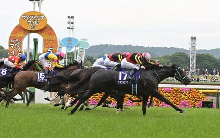 　ヴィクトリアＭを制したアスコリピチェーノ（１７）＝５月１８日、東京