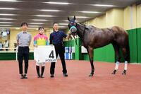 　ハヤブサオヒメサマで今年の３勝目を挙げた河原田菜々＝７月２６日、中京